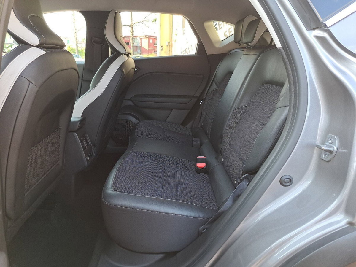 Renault Captur 1.0 tce Techno 90cv (8)