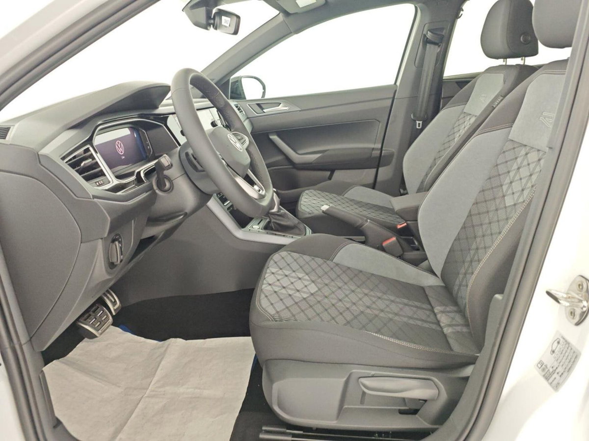 Volkswagen Taigo 1.0 tsi R-Line 115cv (10)