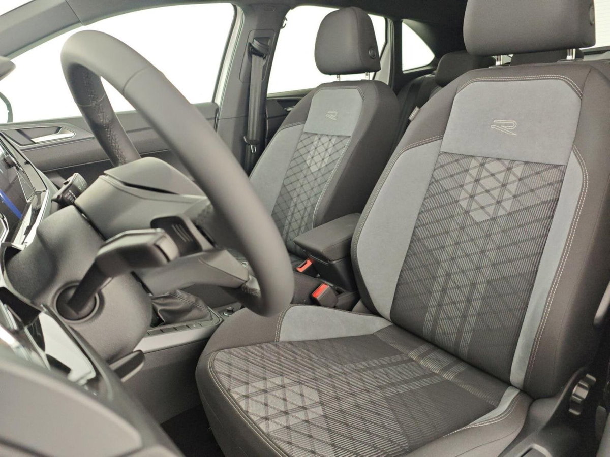 Volkswagen Taigo 1.0 tsi R-Line 115cv (11)