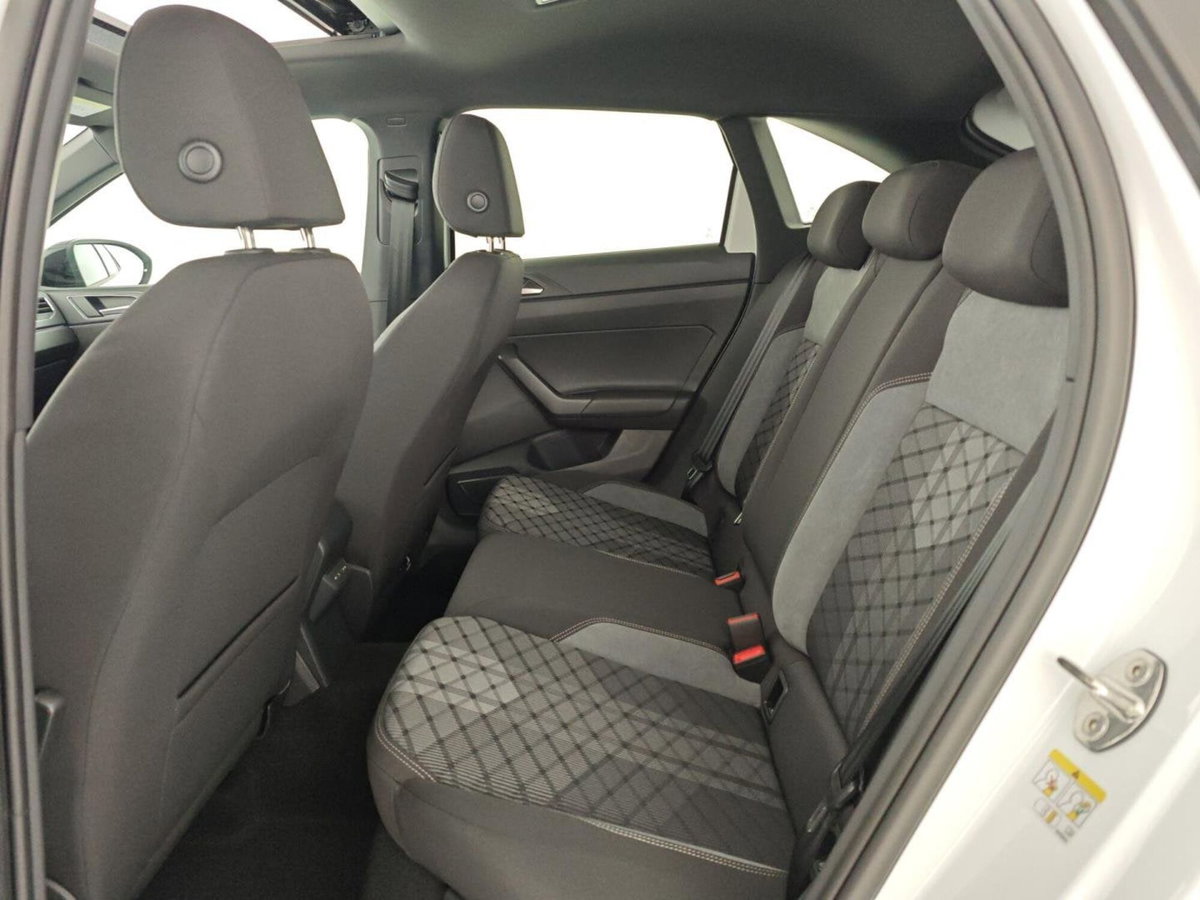 Volkswagen Taigo 1.0 tsi R-Line 115cv (12)