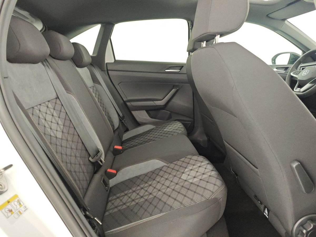 Volkswagen Taigo 1.0 tsi R-Line 115cv (15)