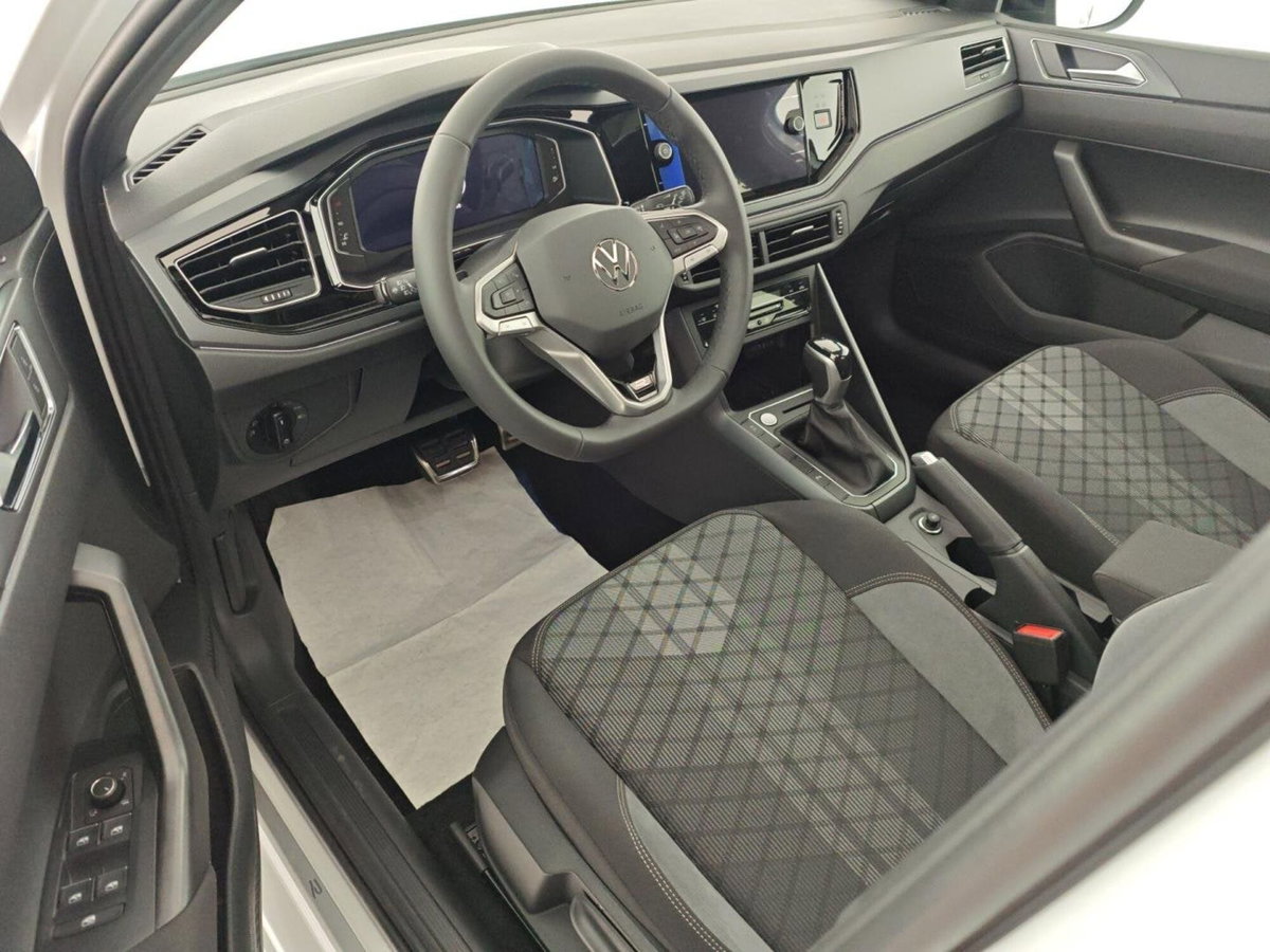 Volkswagen Taigo 1.0 tsi R-Line 115cv (9)