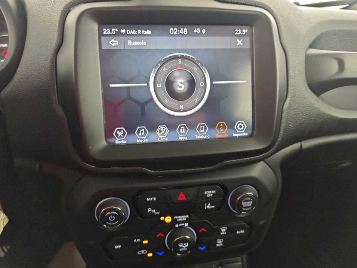 Jeep Renegade 1.3 T4 190CV PHEV 4xe AT6 Business Plus (17)