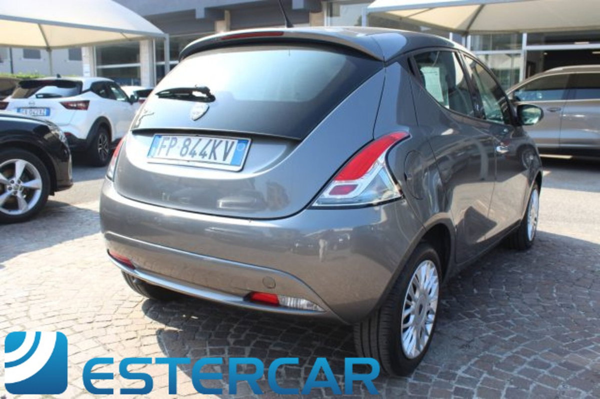 Lancia Ypsilon 1.3 MJT 16V 95 CV 5 porte S&S Gold (2)
