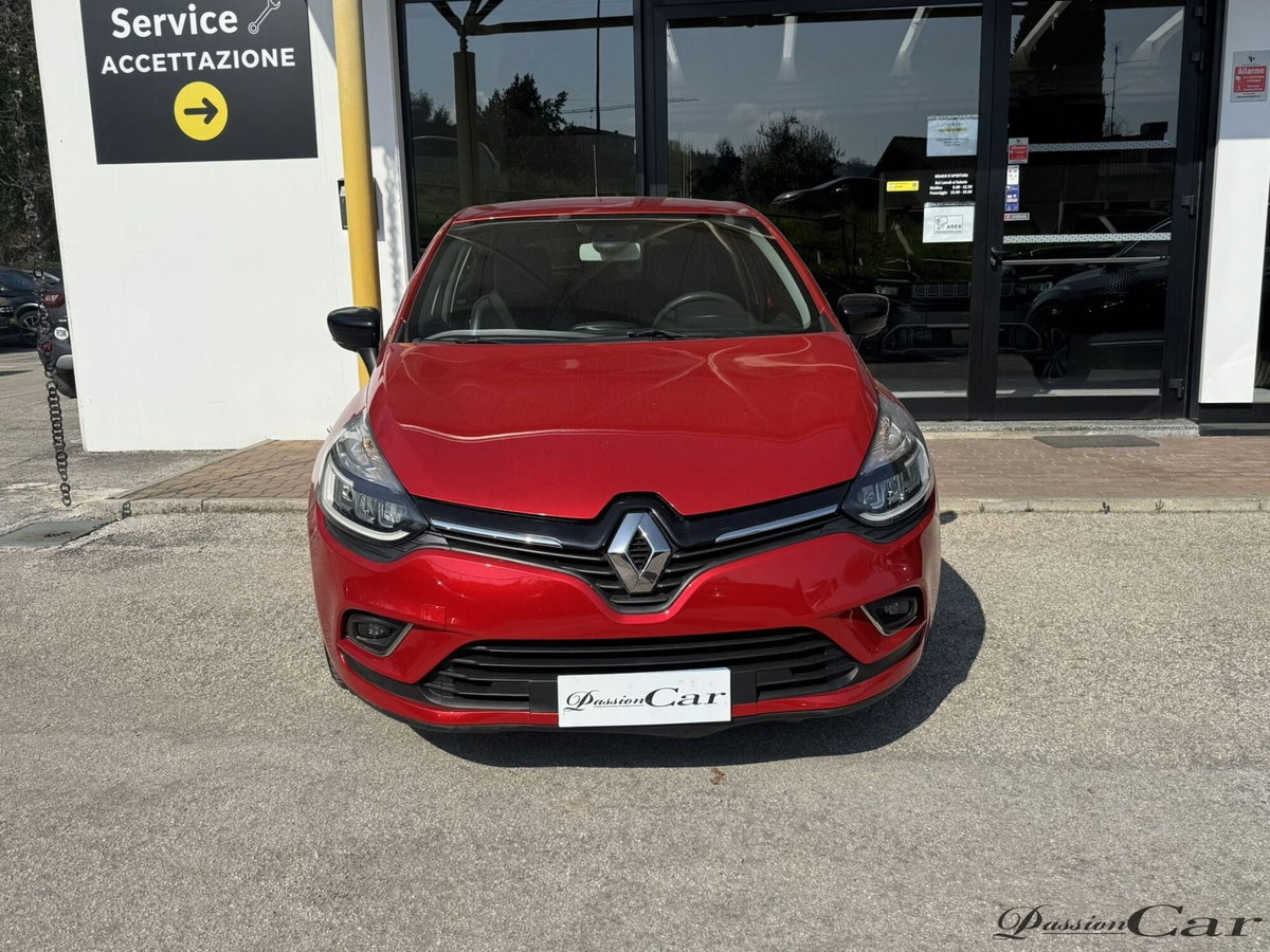 Renault Clio dCi 8V 90 CV EDC 5 porte Moschino Zen (2)