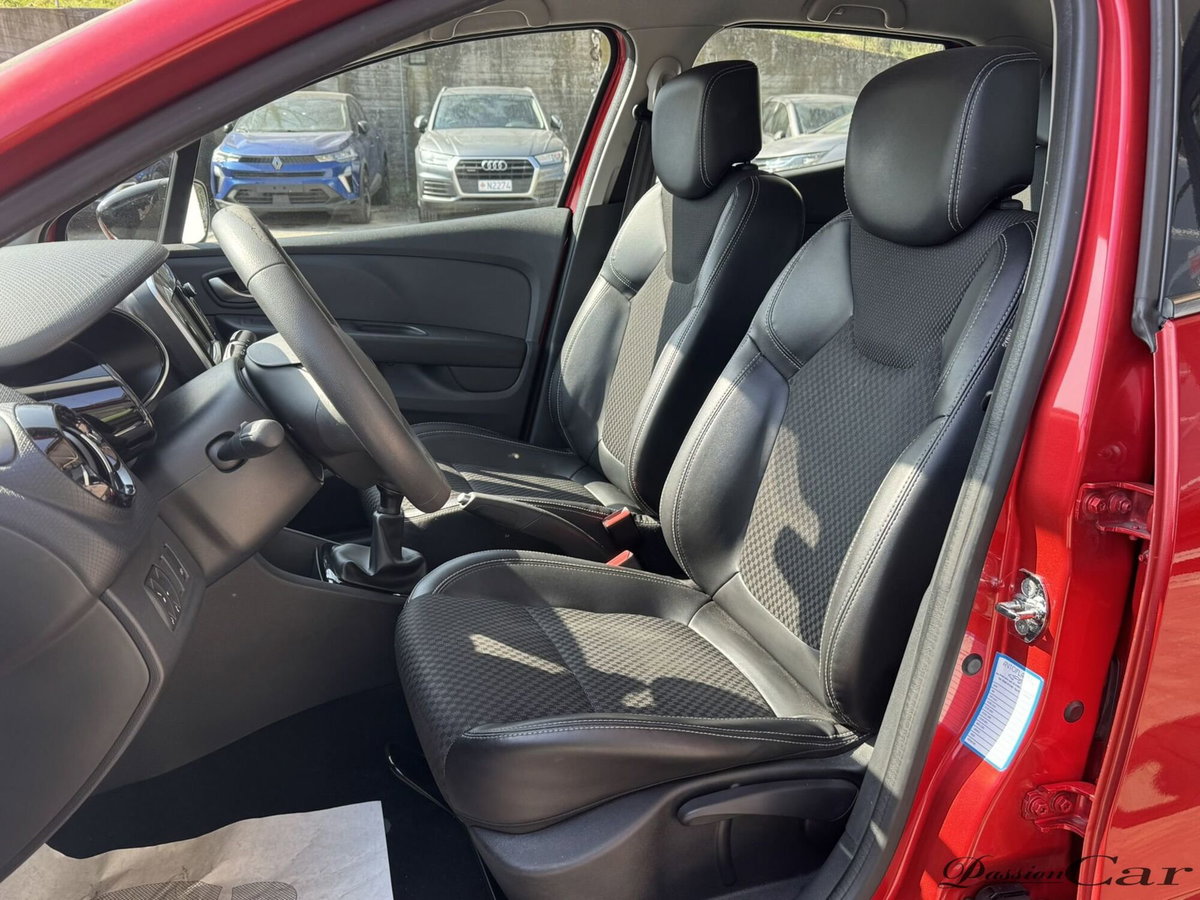 Renault Clio dCi 8V 90 CV EDC 5 porte Moschino Zen (4)