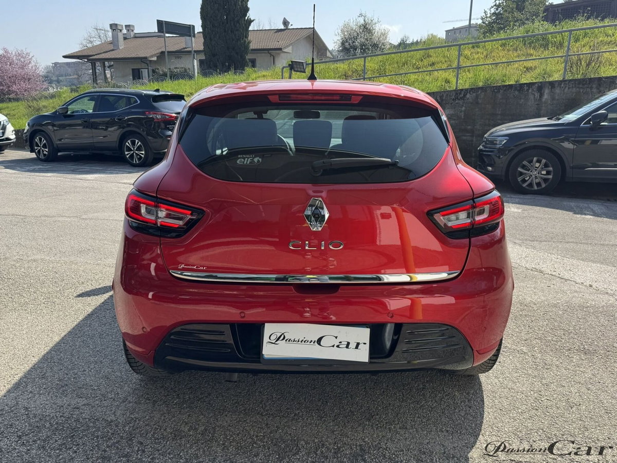 Renault Clio dCi 8V 90 CV EDC 5 porte Moschino Zen (7)