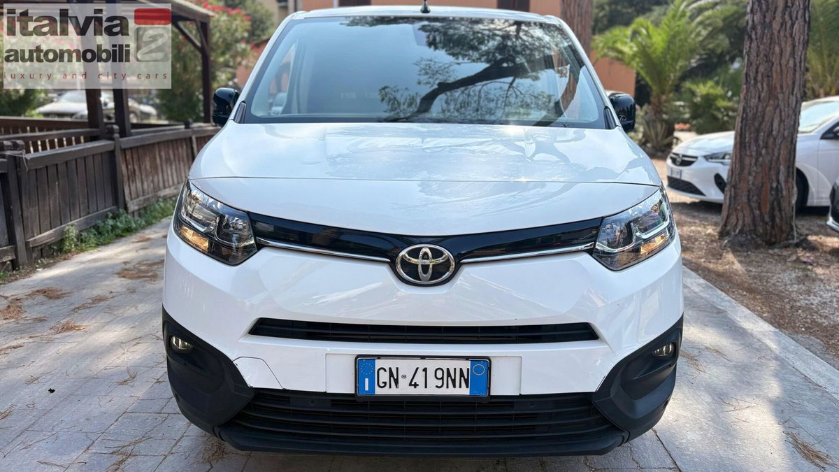 Toyota Proace City Verso City Verso 1.5D 100cv S&S L1 combi Executive (4)
