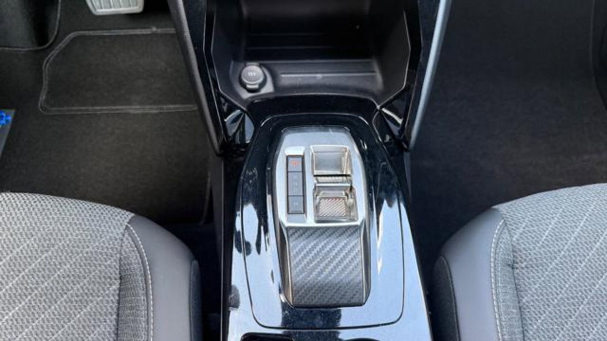 Peugeot 2008 1.2 hybrid Active 136cv e-dcs6 (13)