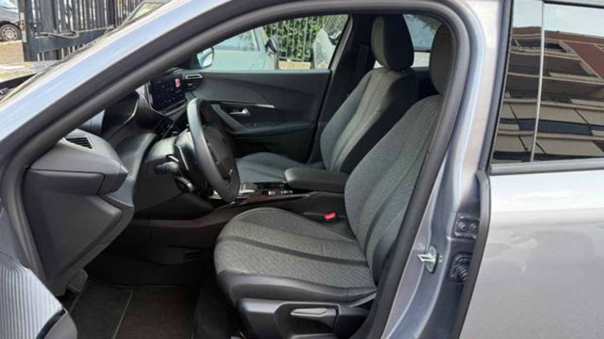 Peugeot 2008 1.2 hybrid Active 136cv e-dcs6 (14)