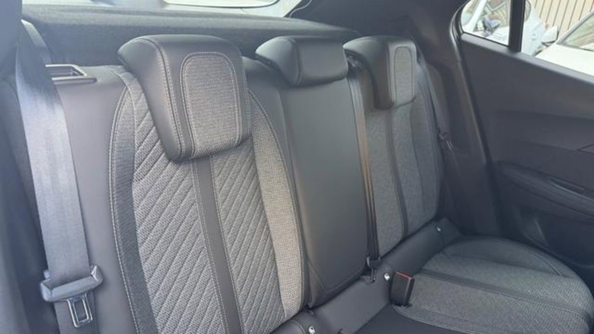 Peugeot 2008 1.2 hybrid Active 136cv e-dcs6 (17)