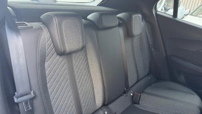 Peugeot 2008 1.2 hybrid Active 136cv e-dcs6 (17)