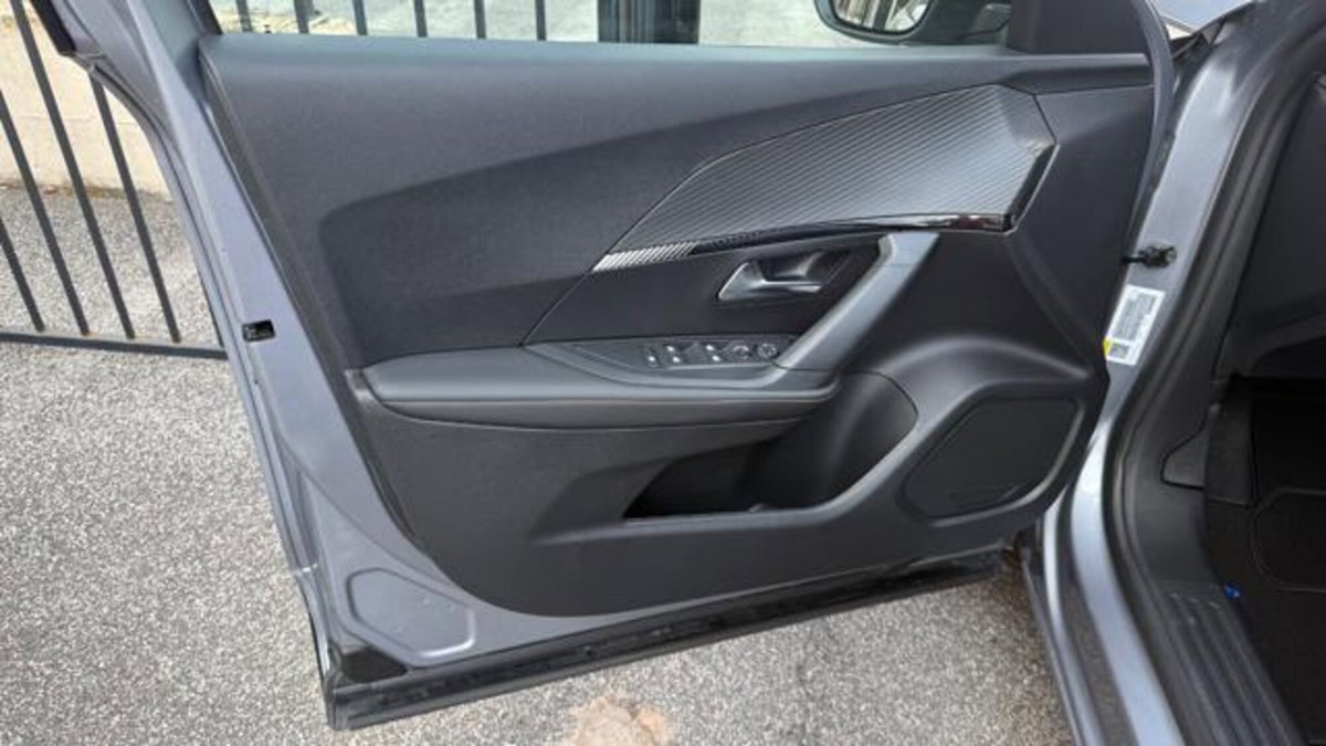 Peugeot 2008 1.2 hybrid Active 136cv e-dcs6 (20)