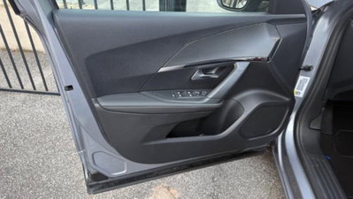 Peugeot 2008 1.2 hybrid Active 136cv e-dcs6 (20)
