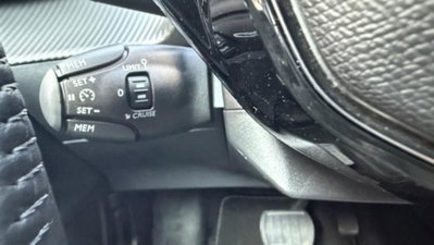 Peugeot 2008 1.2 hybrid Active 136cv e-dcs6 (8)