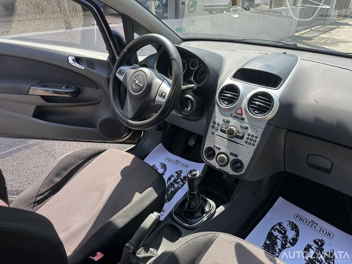 Opel Corsa 1.2 3 porte Sport (8)