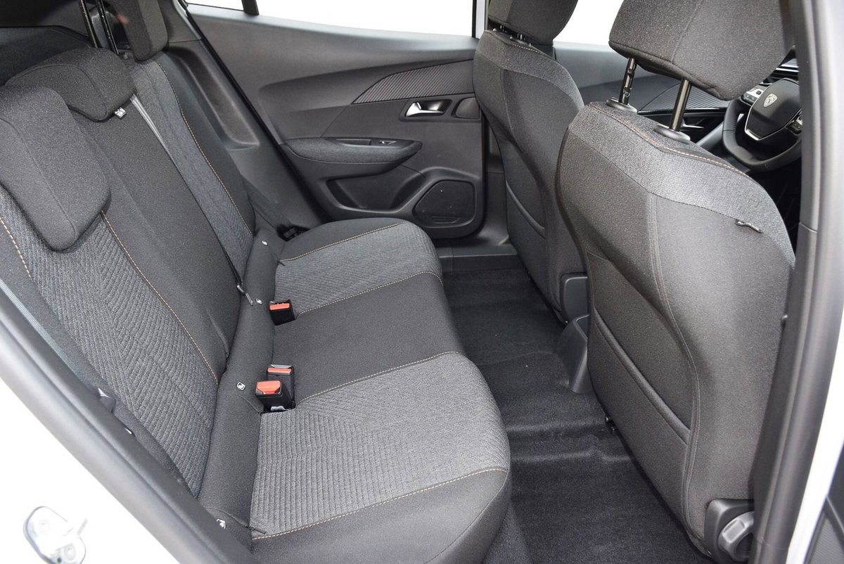Peugeot 2008 1.2 turbo Style 100cv (12)