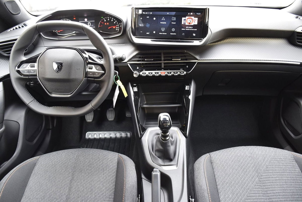 Peugeot 2008 1.2 turbo Style 100cv (14)