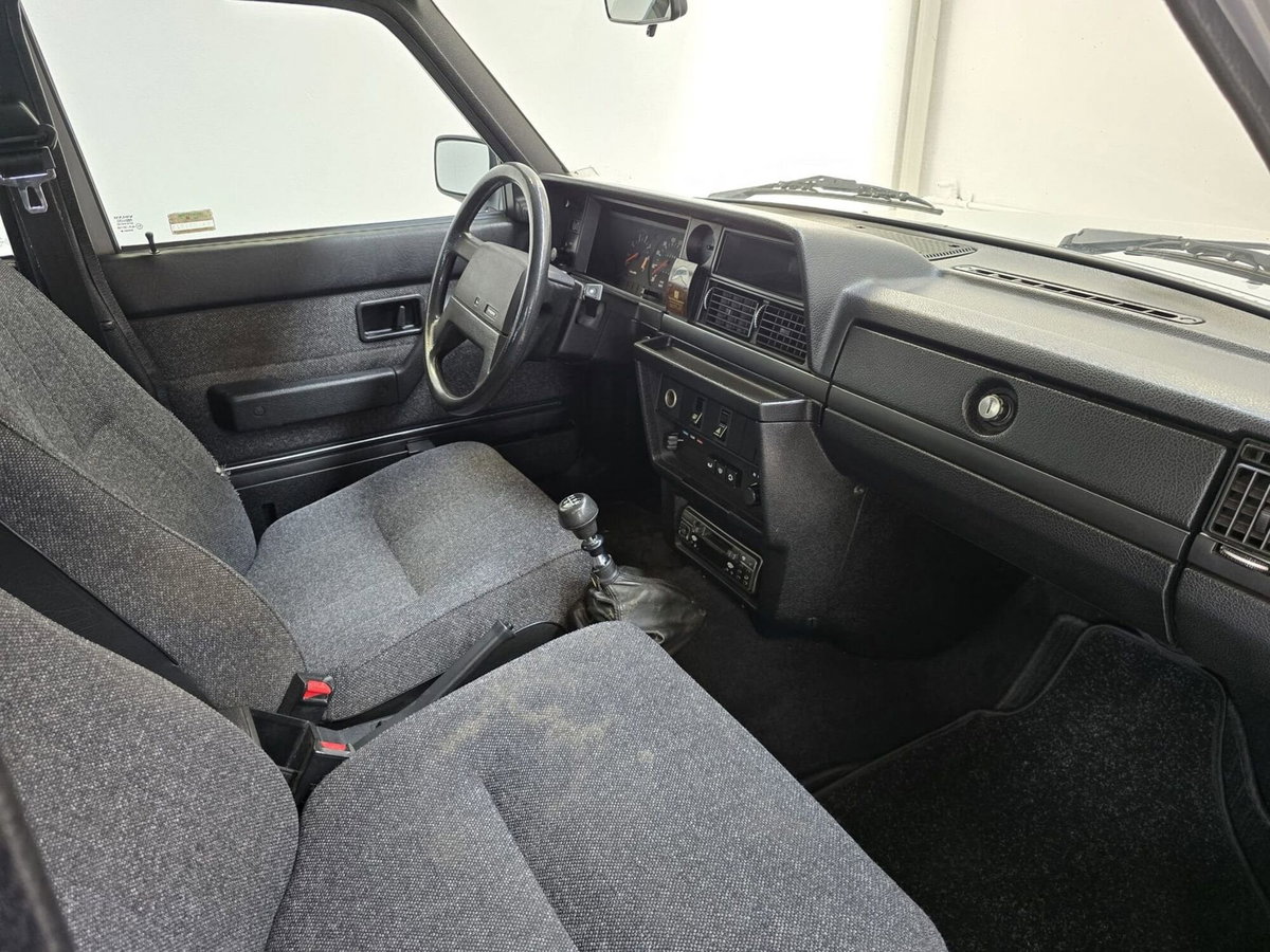 Volvo 240 Station Wagon Station Wagon Polar (12)