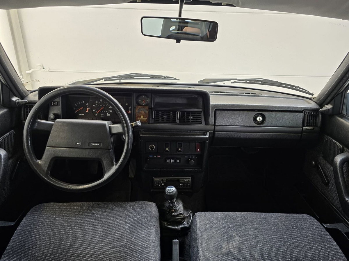 Volvo 240 Station Wagon Station Wagon Polar (13)