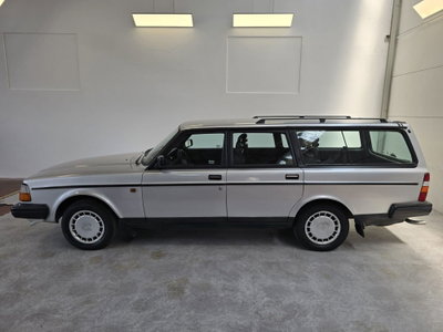 Volvo 240 Station Wagon Station Wagon Polar (4)