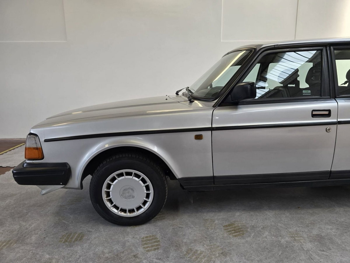 Volvo 240 Station Wagon Station Wagon Polar (5)