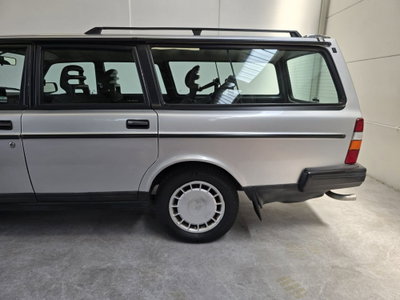 Volvo 240 Station Wagon Station Wagon Polar (6)