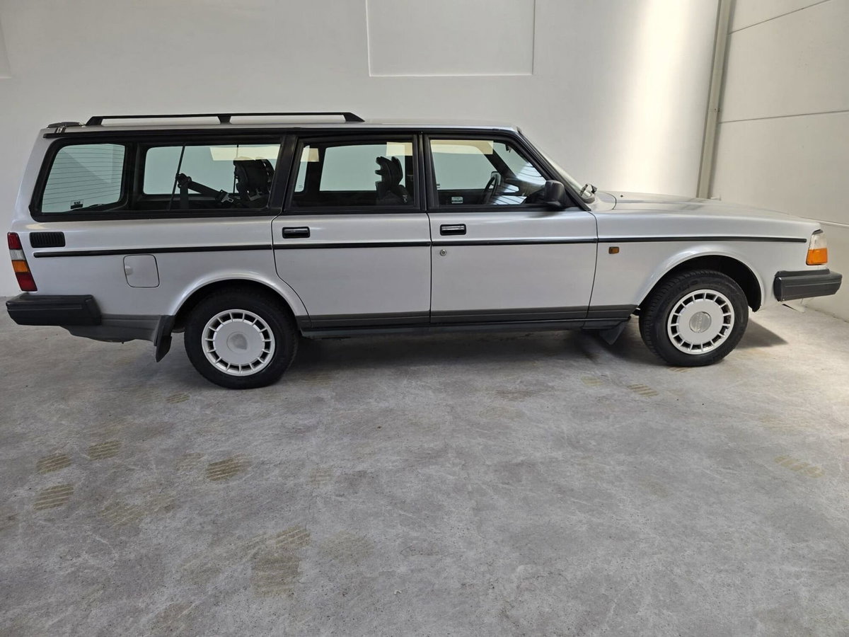 Volvo 240 Station Wagon Station Wagon Polar (7)