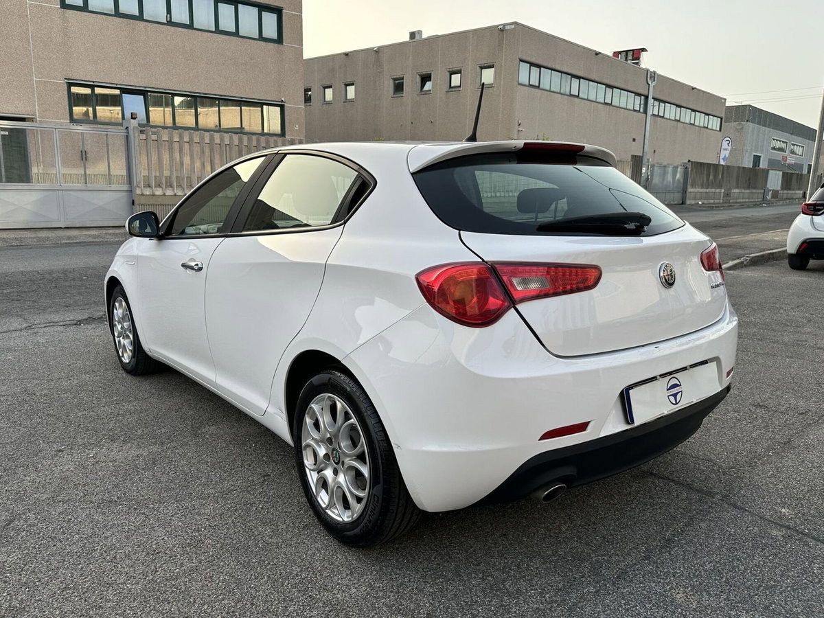 Alfa Romeo Giulietta 1.6 JTDm Super 120cv tct (4)