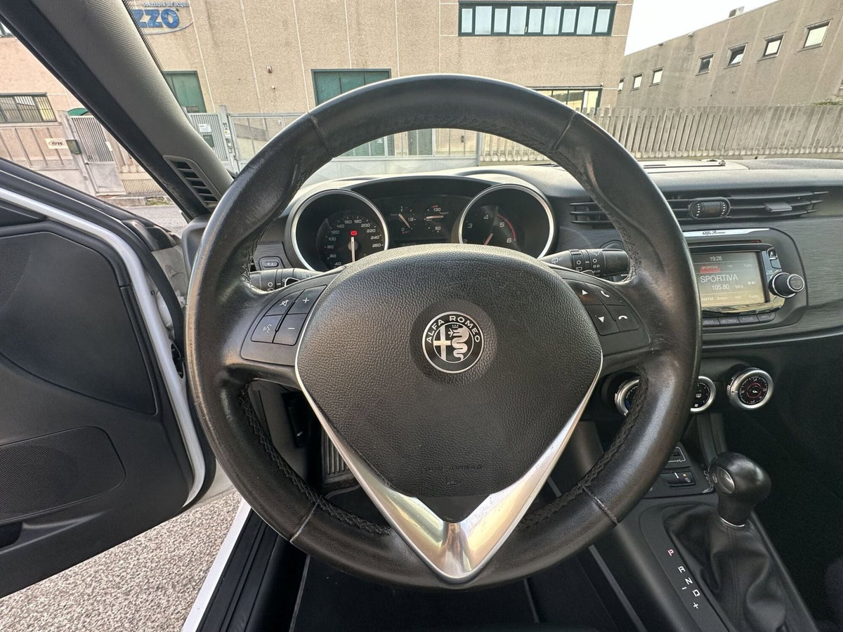 Alfa Romeo Giulietta 1.6 JTDm Super 120cv tct (9)