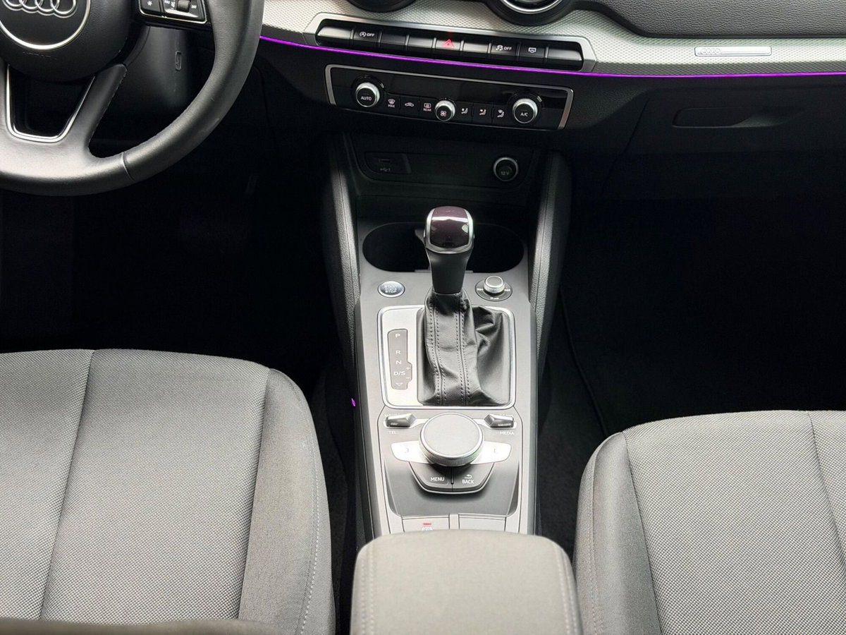 Audi Q2 30 2.0 tdi Identity Black (12)