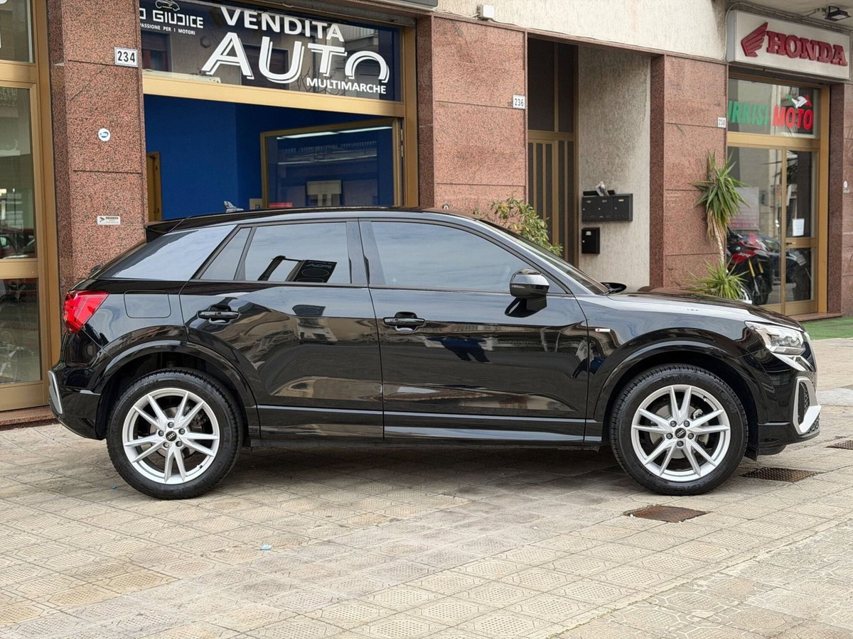 Audi Q2 30 2.0 tdi Identity Black (2)