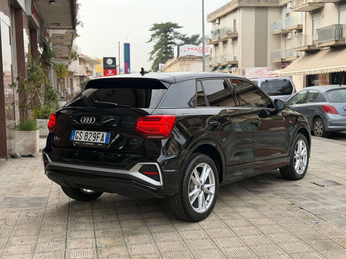 Audi Q2 30 2.0 tdi Identity Black (3)