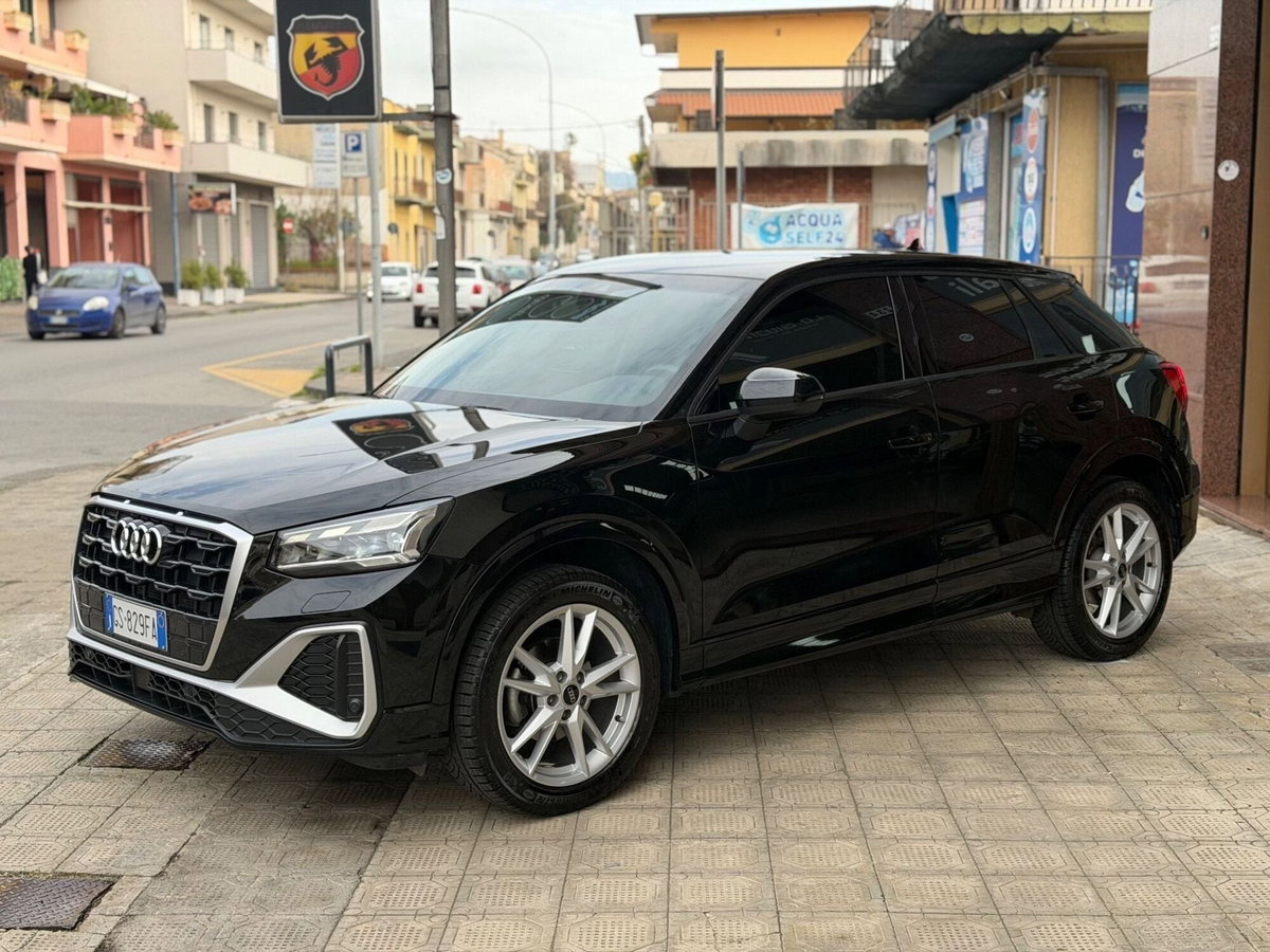 Audi Q2 30 2.0 tdi Identity Black (4)