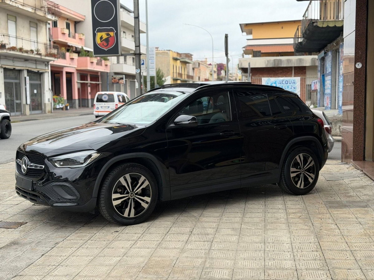 Mercedes-Benz GLA SUV 220 d Automatic 4Matic Premium (4)