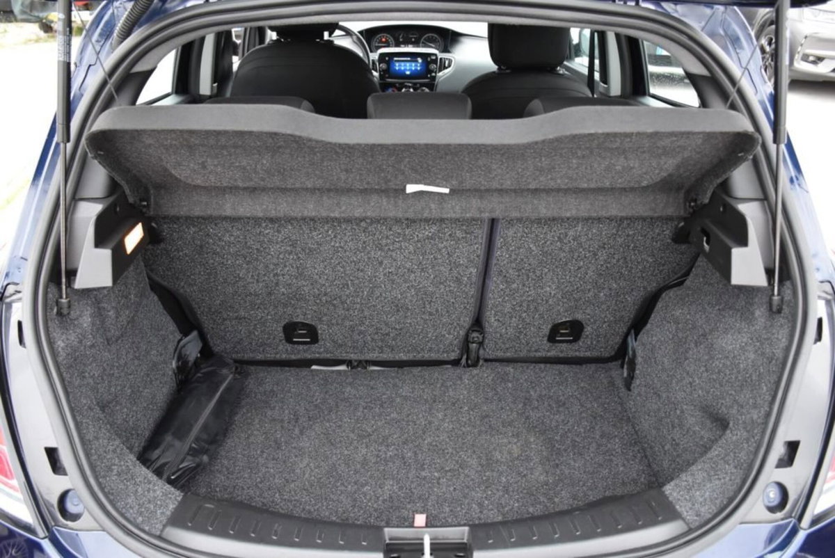 Lancia Ypsilon 1.0 FireFly 5 porte S&S Hybrid Ecochic Gold (11)