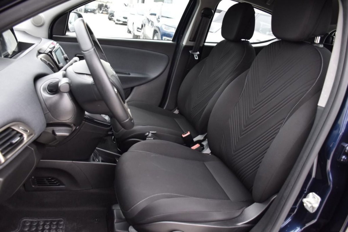 Lancia Ypsilon 1.0 FireFly 5 porte S&S Hybrid Ecochic Gold (8)