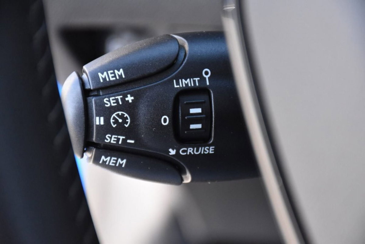 Peugeot 208 PureTech 75 Stop&Start 5 porte Allure Pack (13)