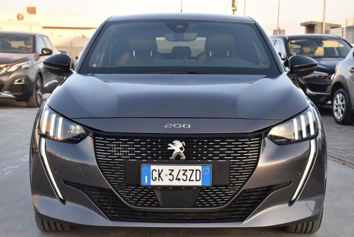 Peugeot 208 PureTech 130 Stop&Start EAT8 5 porte GT Pack (2)
