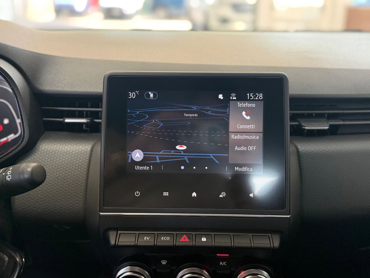 Renault Clio Full Hybrid E-Tech 145 CV 5 porte Equilibre (12)