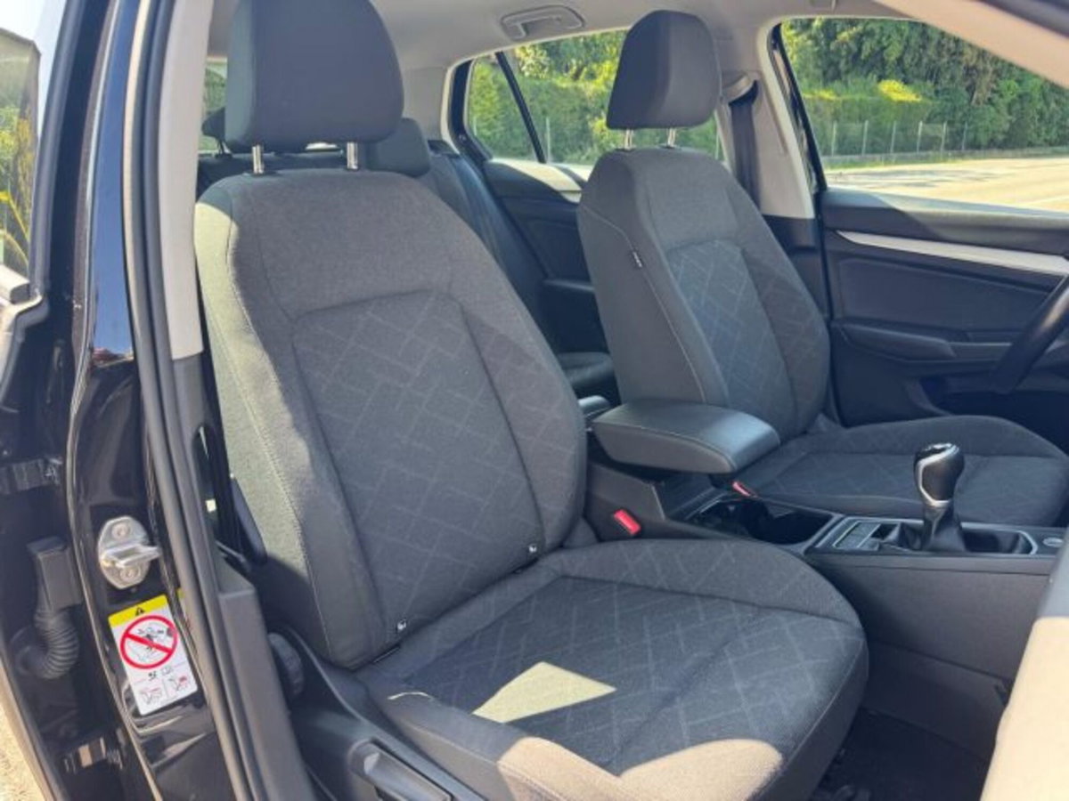Volkswagen Golf 1.0 TSI EVO Life (16)