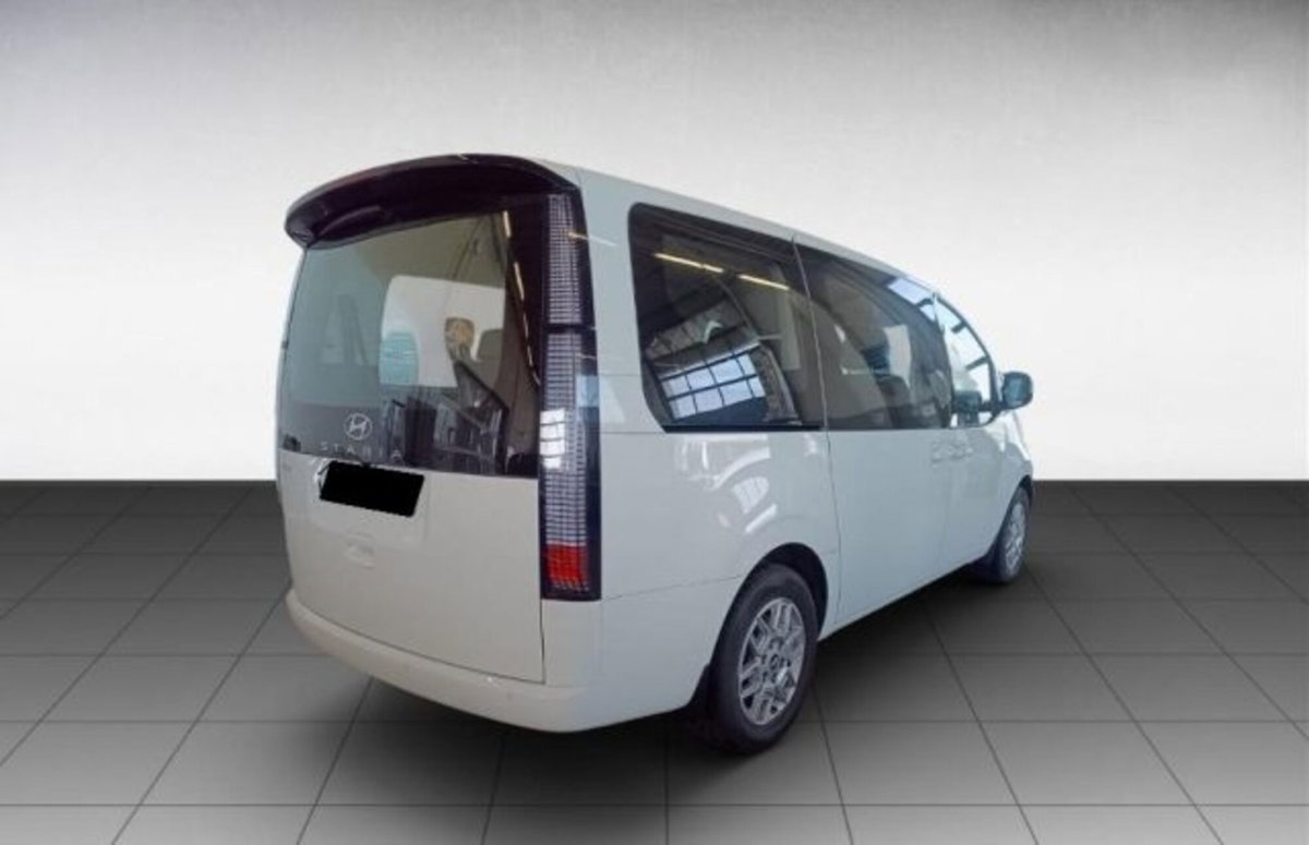 Hyundai Staria 1.6 hev 2wd auto (2)