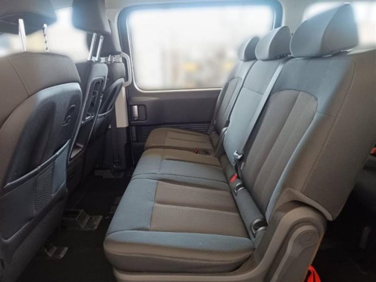 Hyundai Staria 1.6 hev 2wd auto (7)