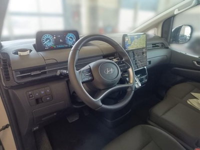 Hyundai Staria 1.6 hev 2wd auto (8)