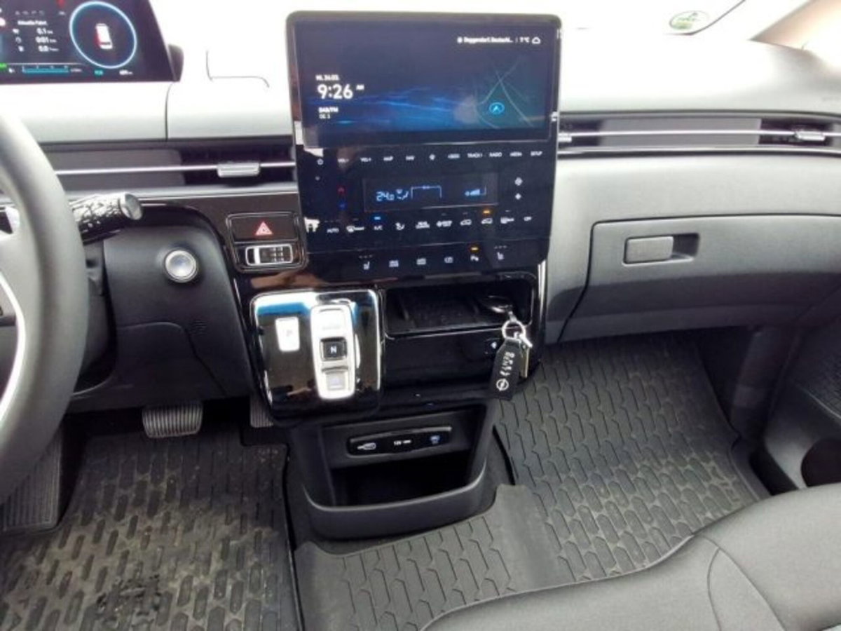 Hyundai Staria 1.6 hev 2wd auto (10)