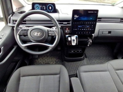 Hyundai Staria 1.6 hev 2wd auto (8)