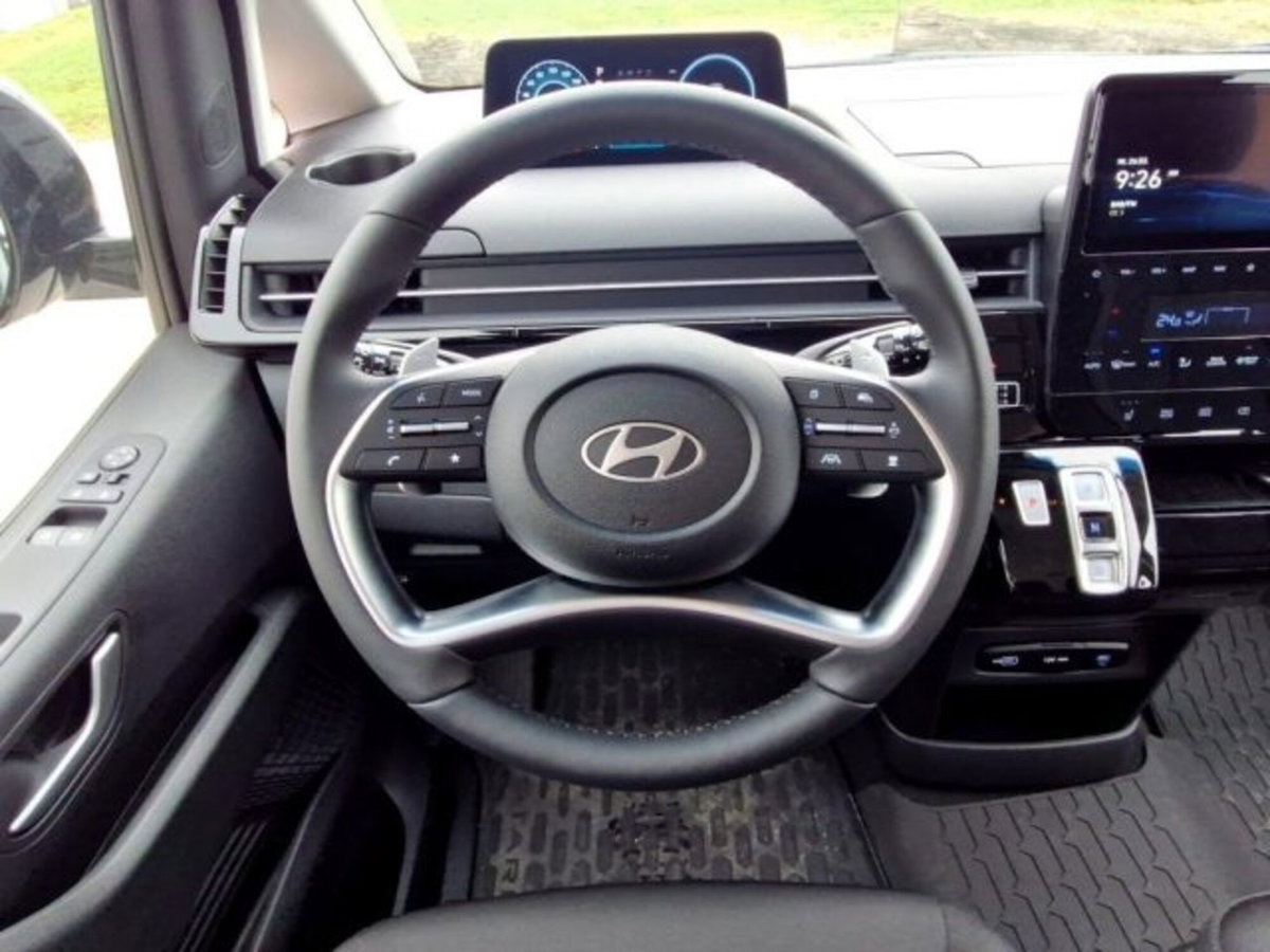 Hyundai Staria 1.6 hev 2wd auto (9)
