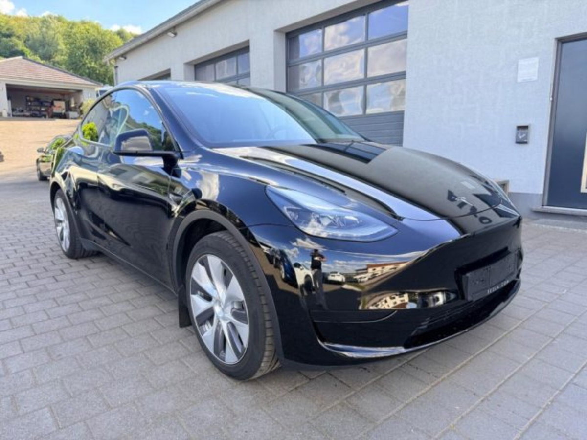 Tesla Model Y rwd (3)