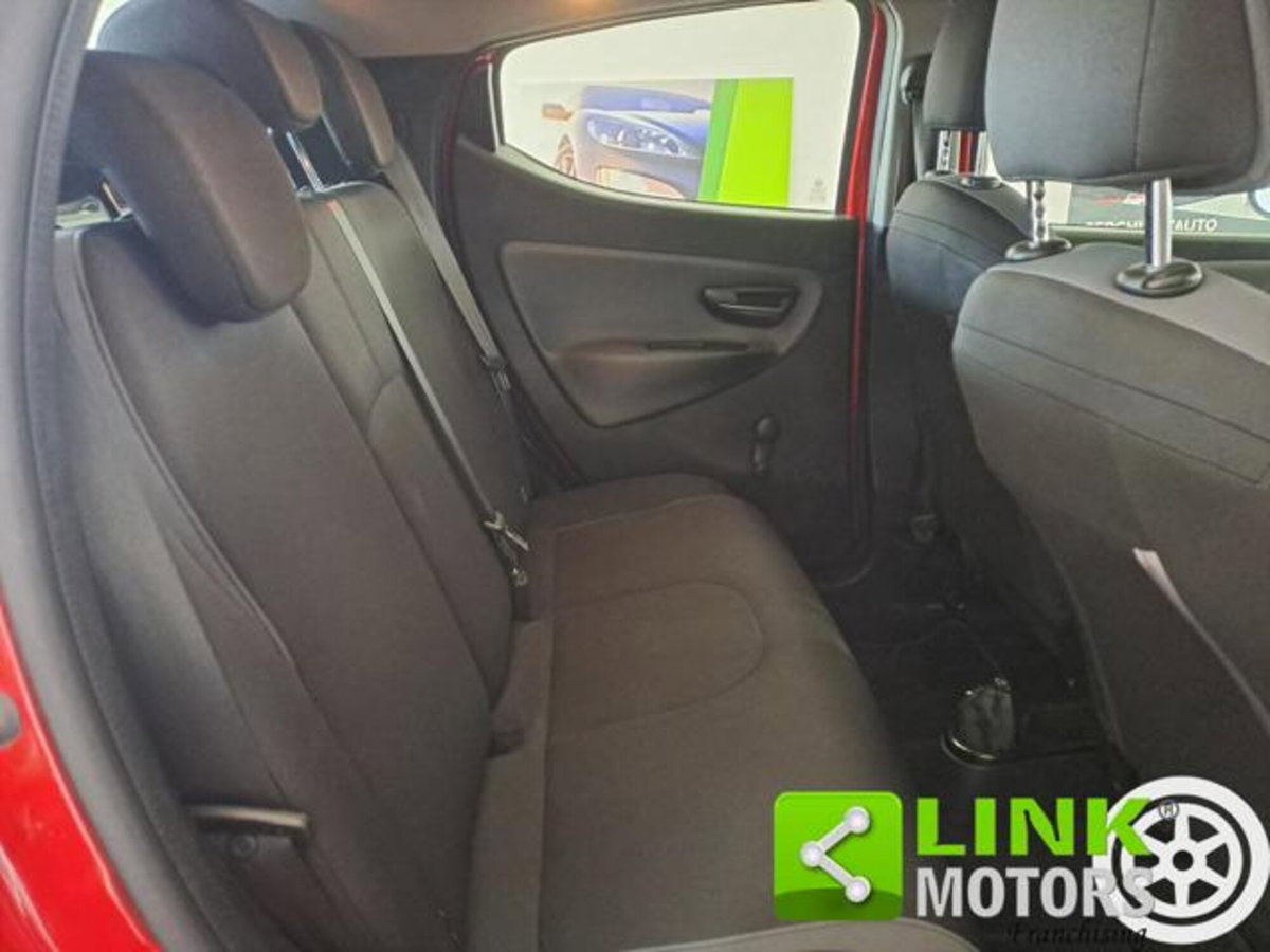 Lancia Ypsilon 1.2 69 CV 5 porte GPL Ecochic Alberta Ferretti (18)