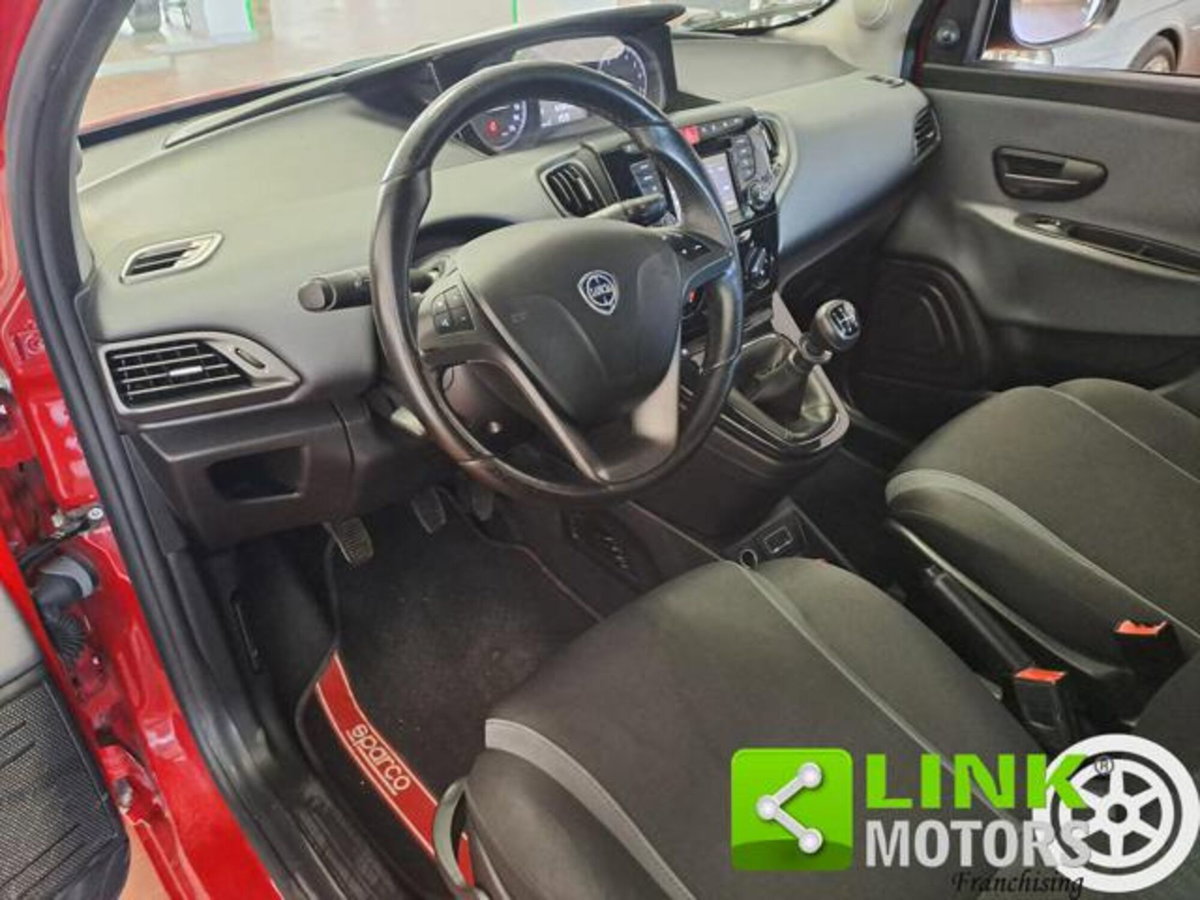Lancia Ypsilon 1.2 69 CV 5 porte GPL Ecochic Alberta Ferretti (19)